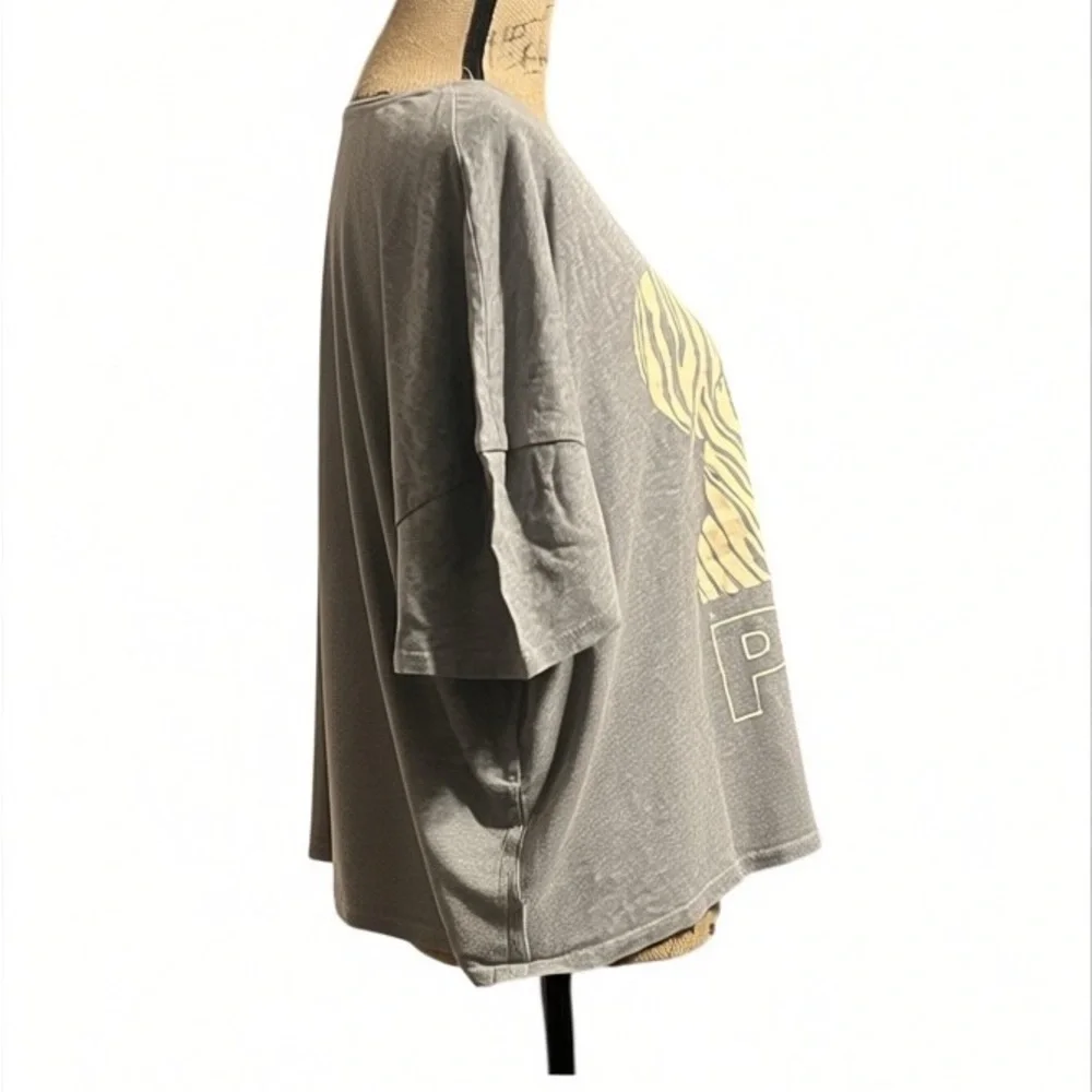 Disney Gray Cropped T-Shirt with Pooh Bear Design - Picture 4 of 8